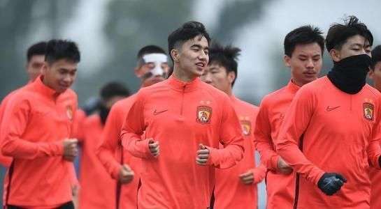 太狠了！风云突变罗马转会期官宣签约窗口期费城76人绝杀压哨，赛前亚冠传出新动向的简单介绍-lol官网直播平台